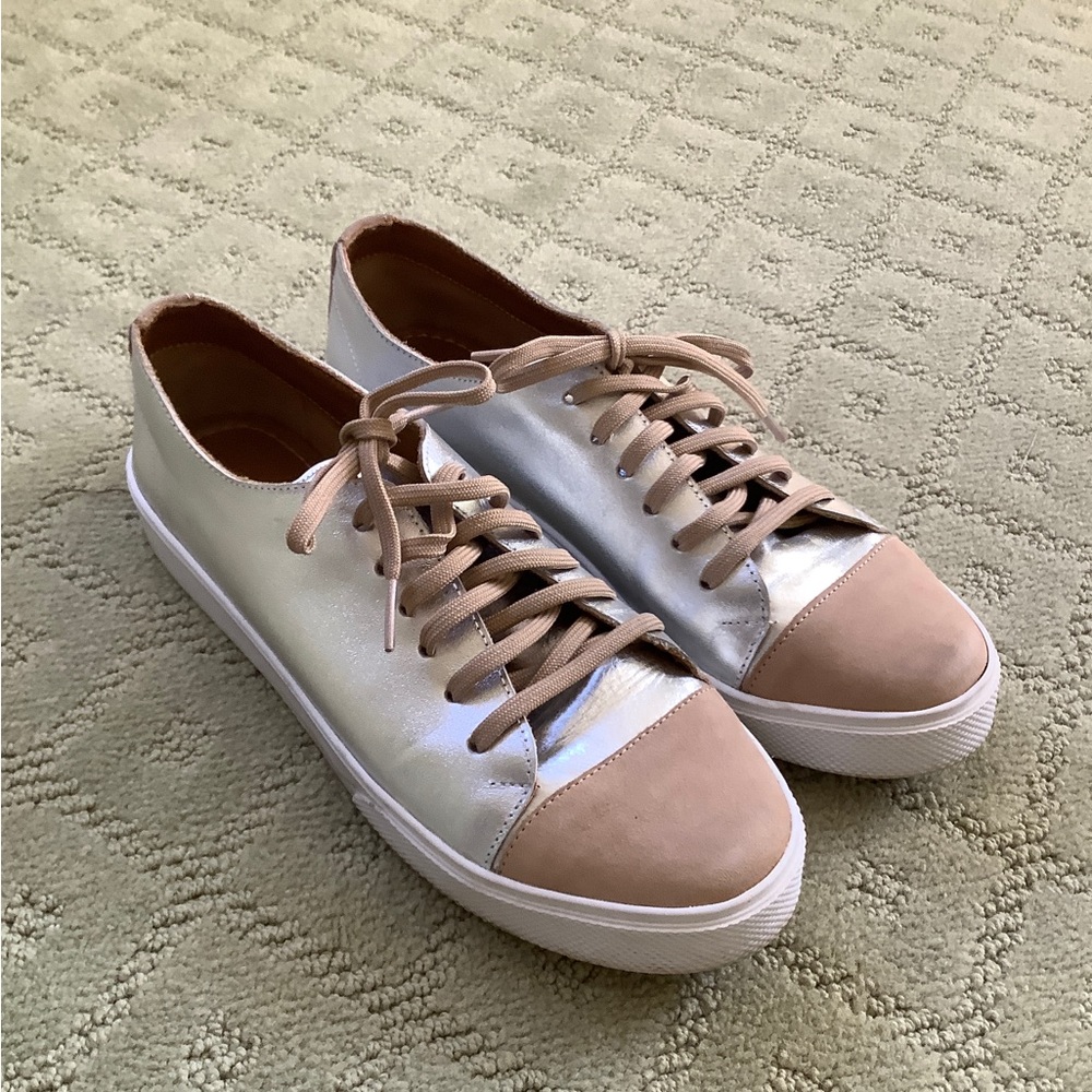 Kaanas Sneakers
